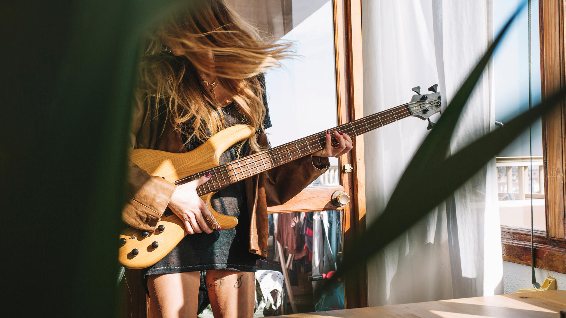 Cómo comprobar el estado de una guitarra de segunda mano.