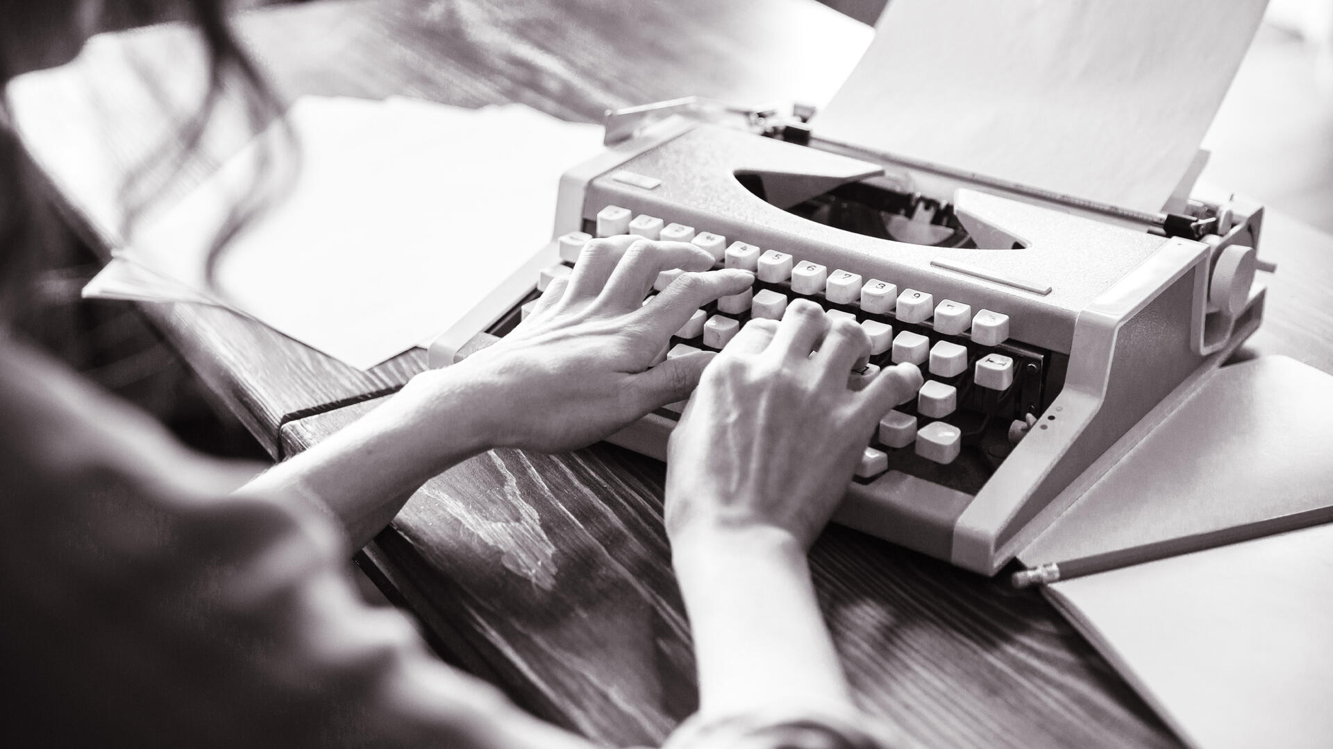 El papel de la mujer en la literatura y la importancia de reflexionar sobre su influencia.