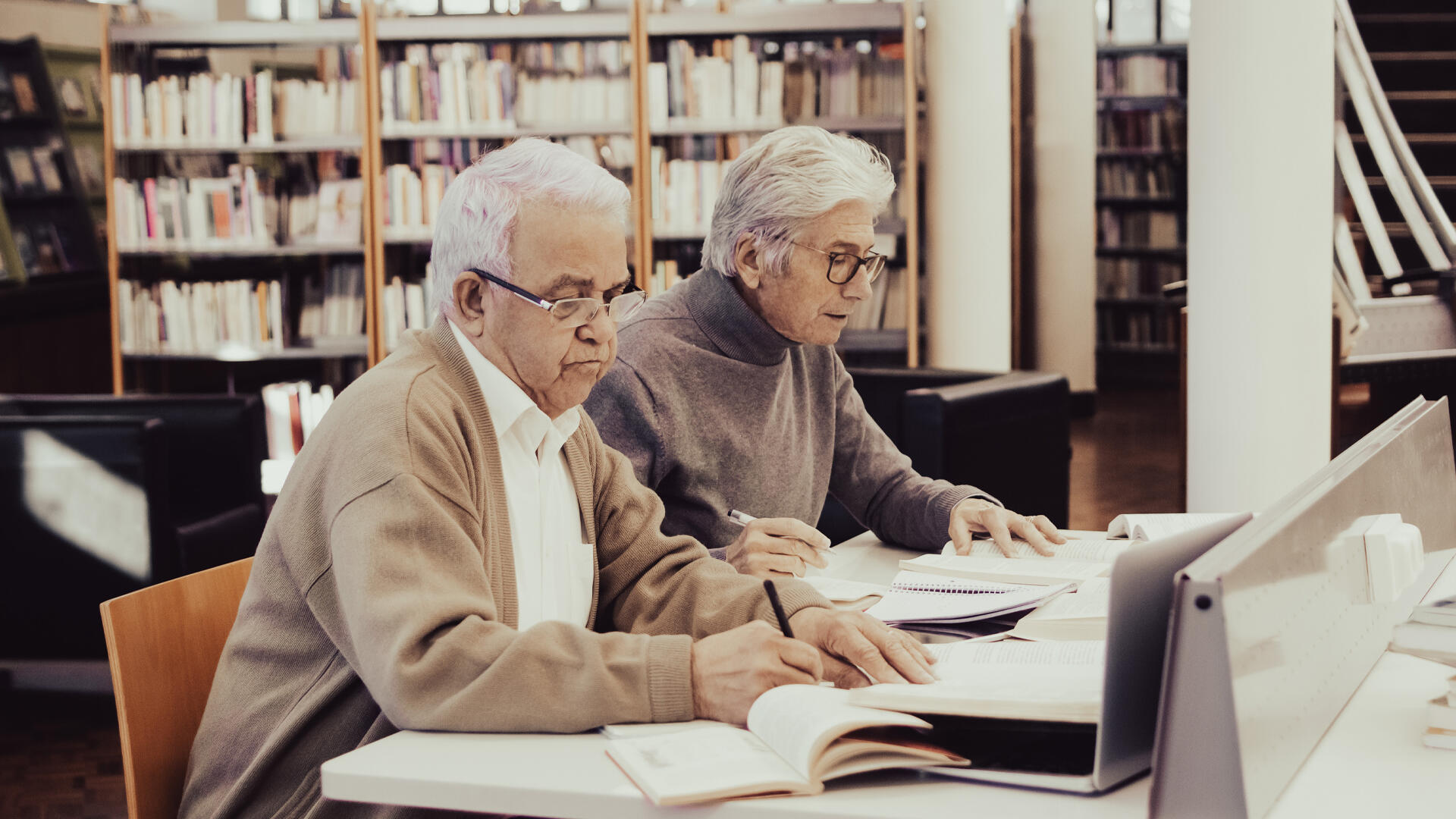 Recursos y apoyo para estudiantes jubilados.