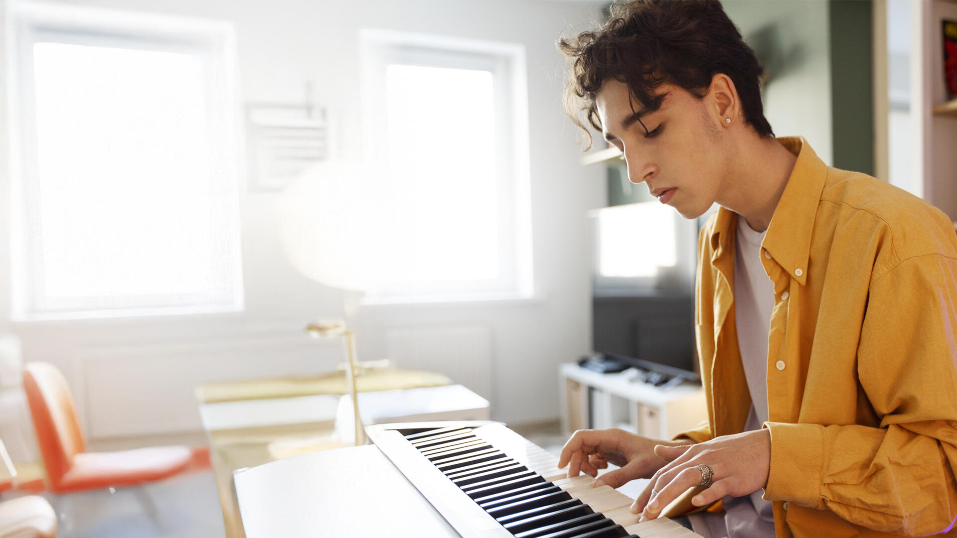 Haz vibrar tus dedos sin vaciar tu bolsillo: clases de piano económicas en Costa Rica.