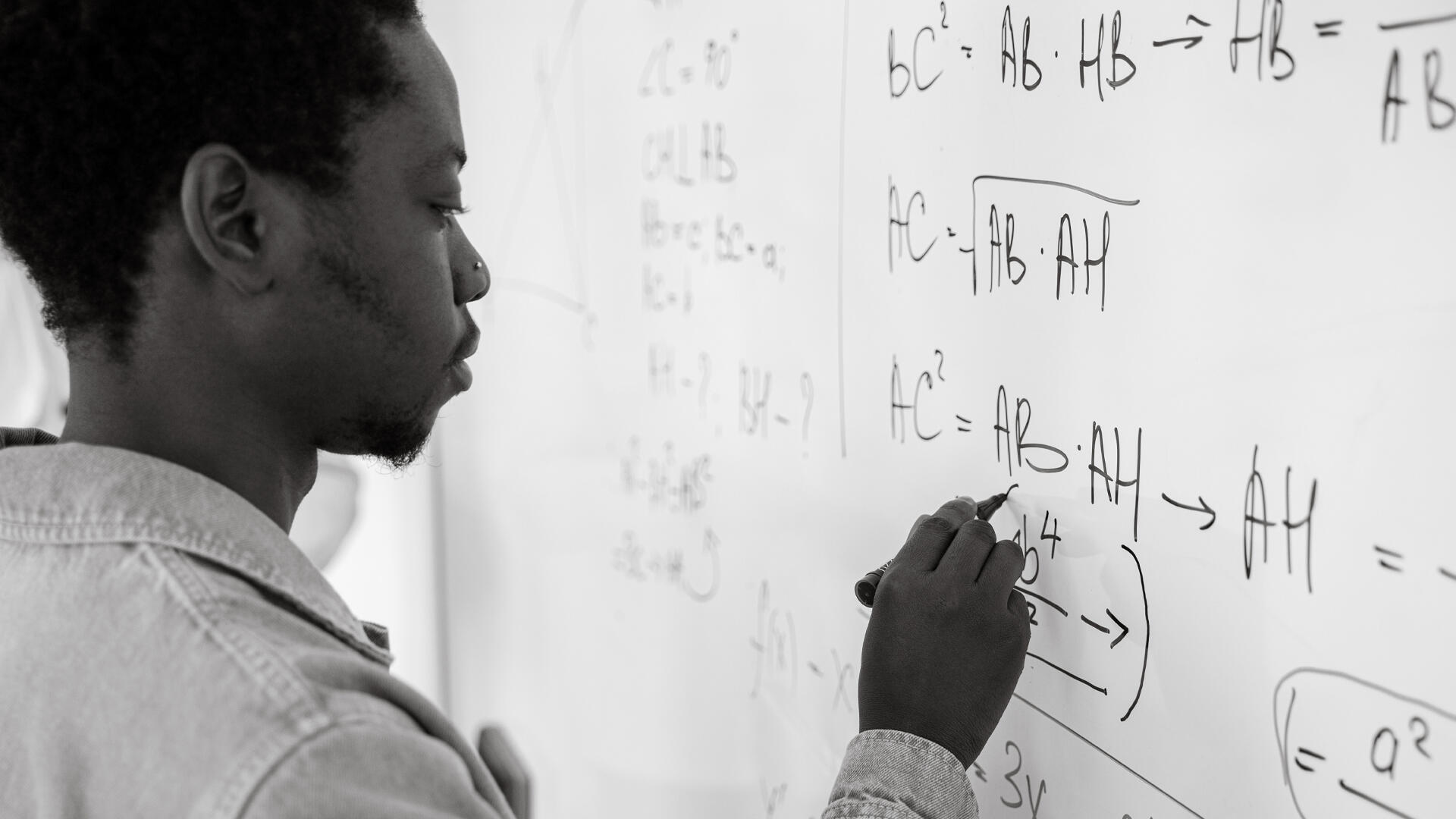 Ejercicios prácticos de matemáticas para estudiantes: entrenar la mente.