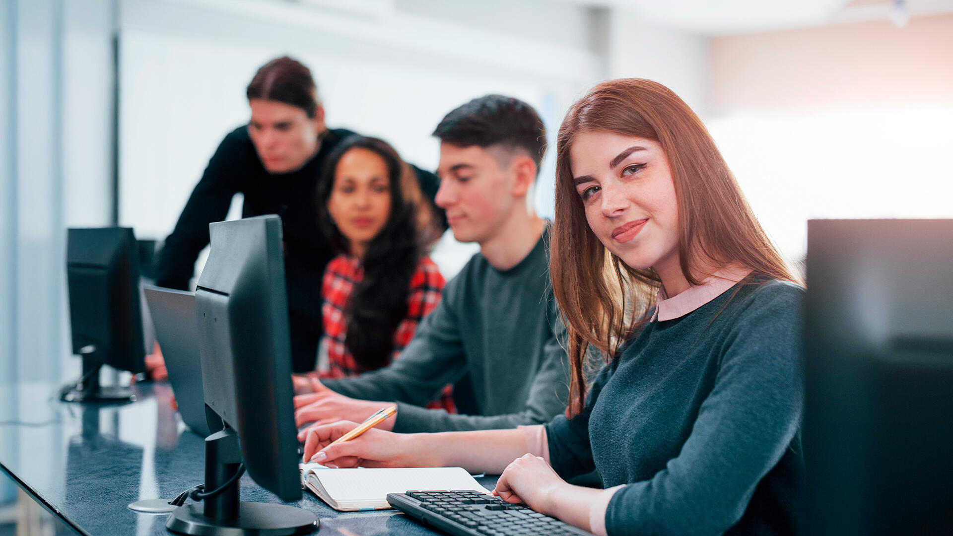 Cómo enseñar habilidades básicas de computación de forma efectiva y accesible.