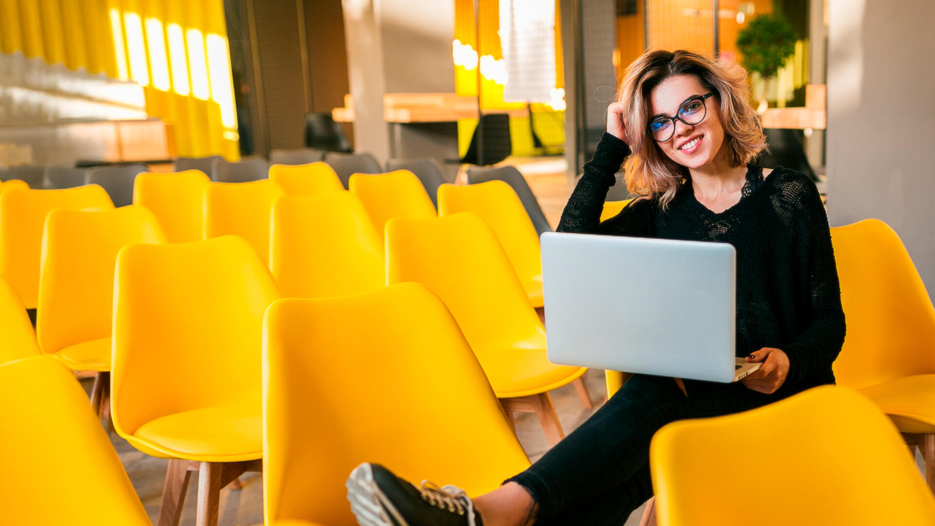 Empleo digital para recién graduados: cómo acceder a las nuevas oportunidades del mercado laboral.