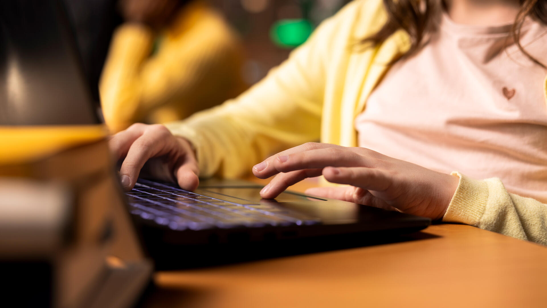 Adaptación al mercado laboral digital: claves para integrarte con éxito en el entorno profesional actual.