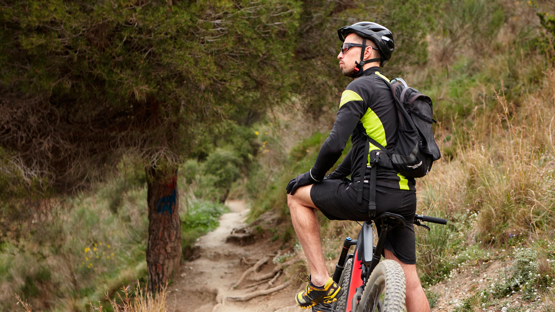 Ciclismo volcán Arenal: ruta entre selva, reserva y aguas termales.