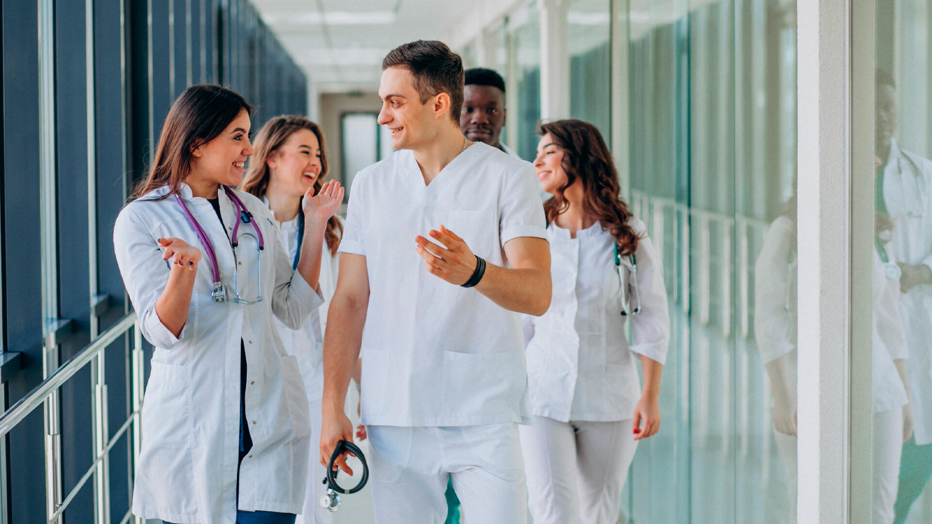 Medicina carrera: cómo elegir tu especialidad según tu perfil.