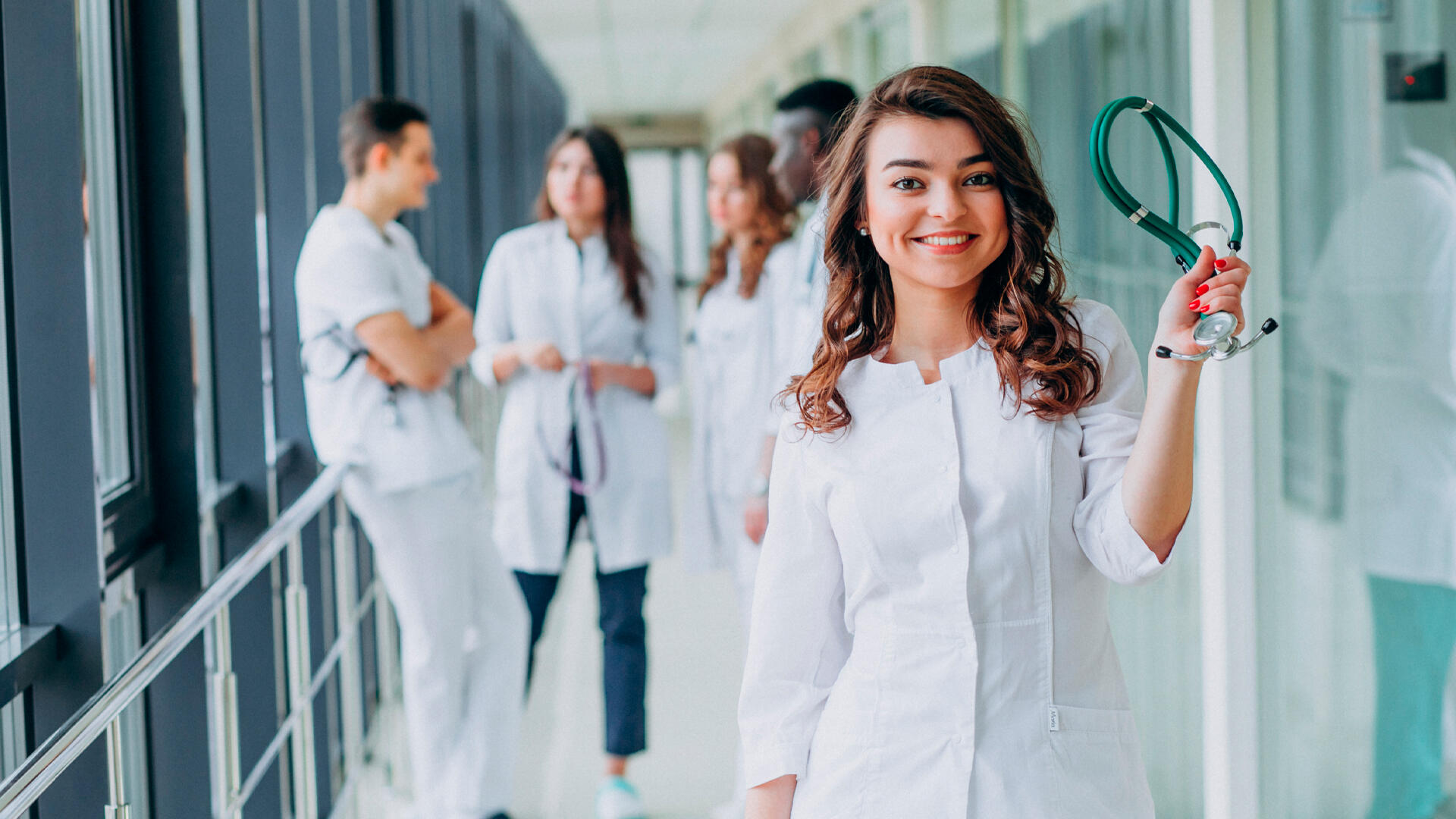 Salidas laborales de Medicina en Costa Rica: guía 2026 para construir tu futuro profesional.