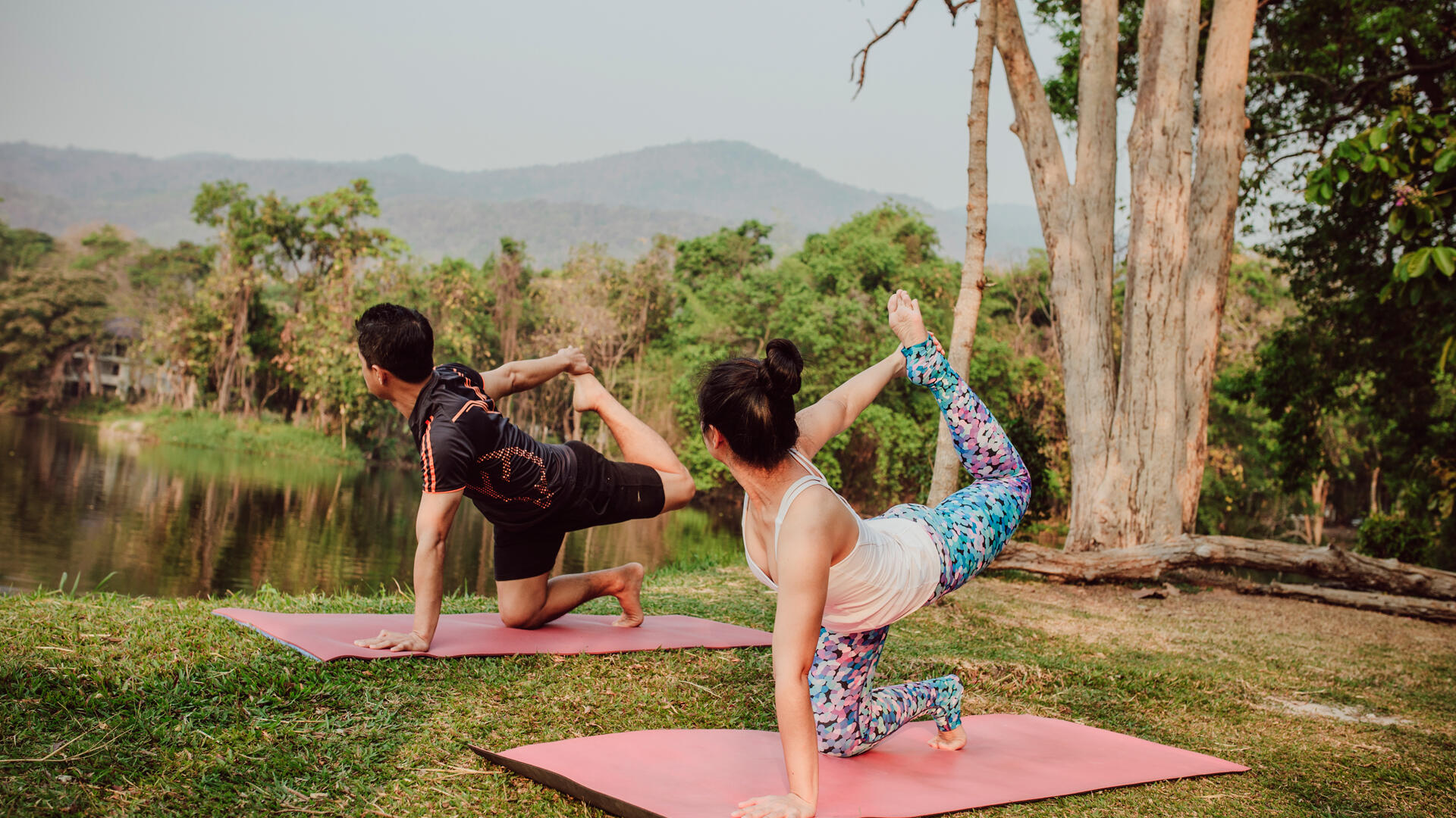 Yoga y bienestar en La Fortuna: hoteles abiertos todo el año y experiencias de cortesía.