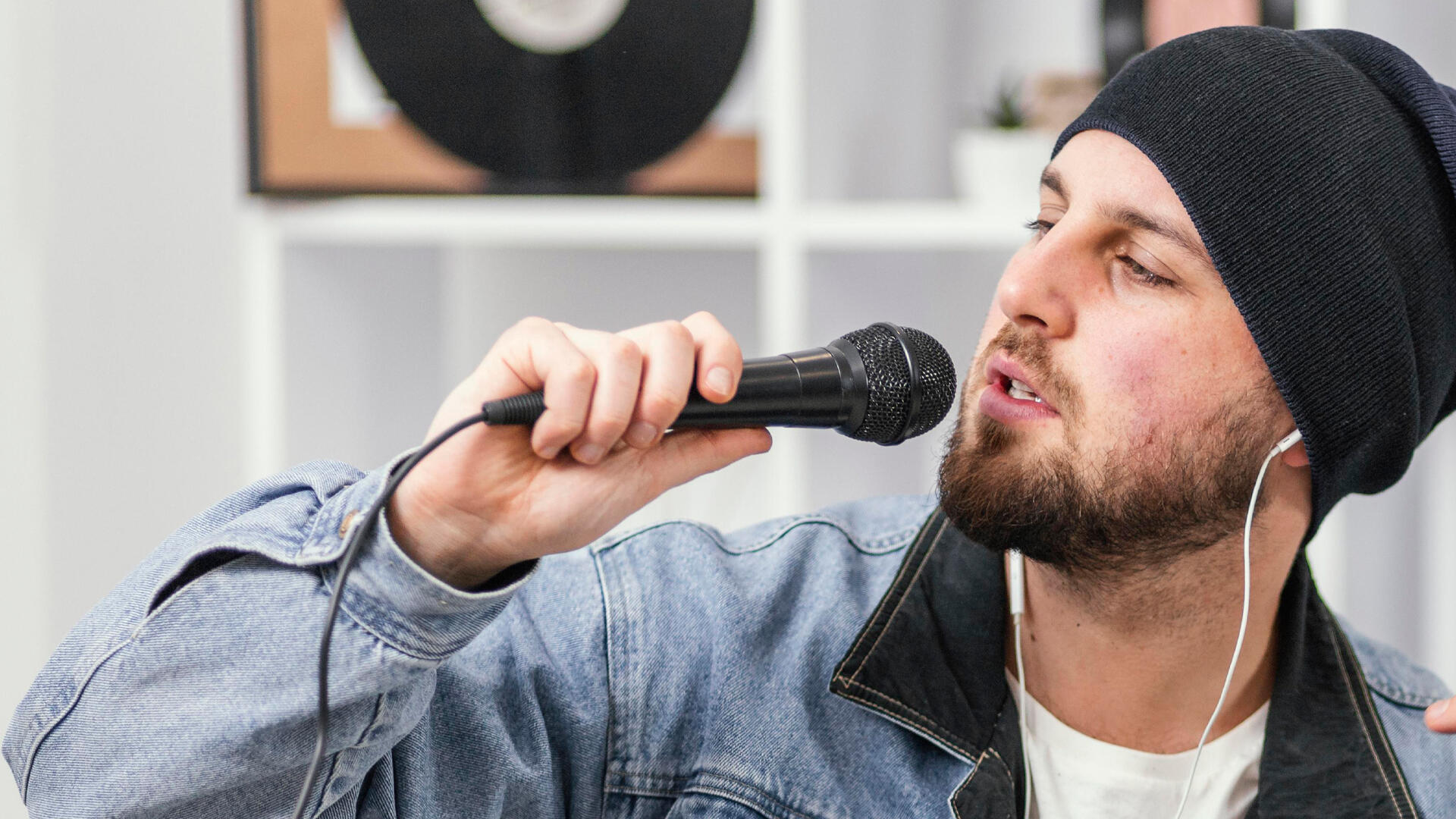 Los beneficios de tomar clases de canto para potenciar tus habilidades vocales y musicales.