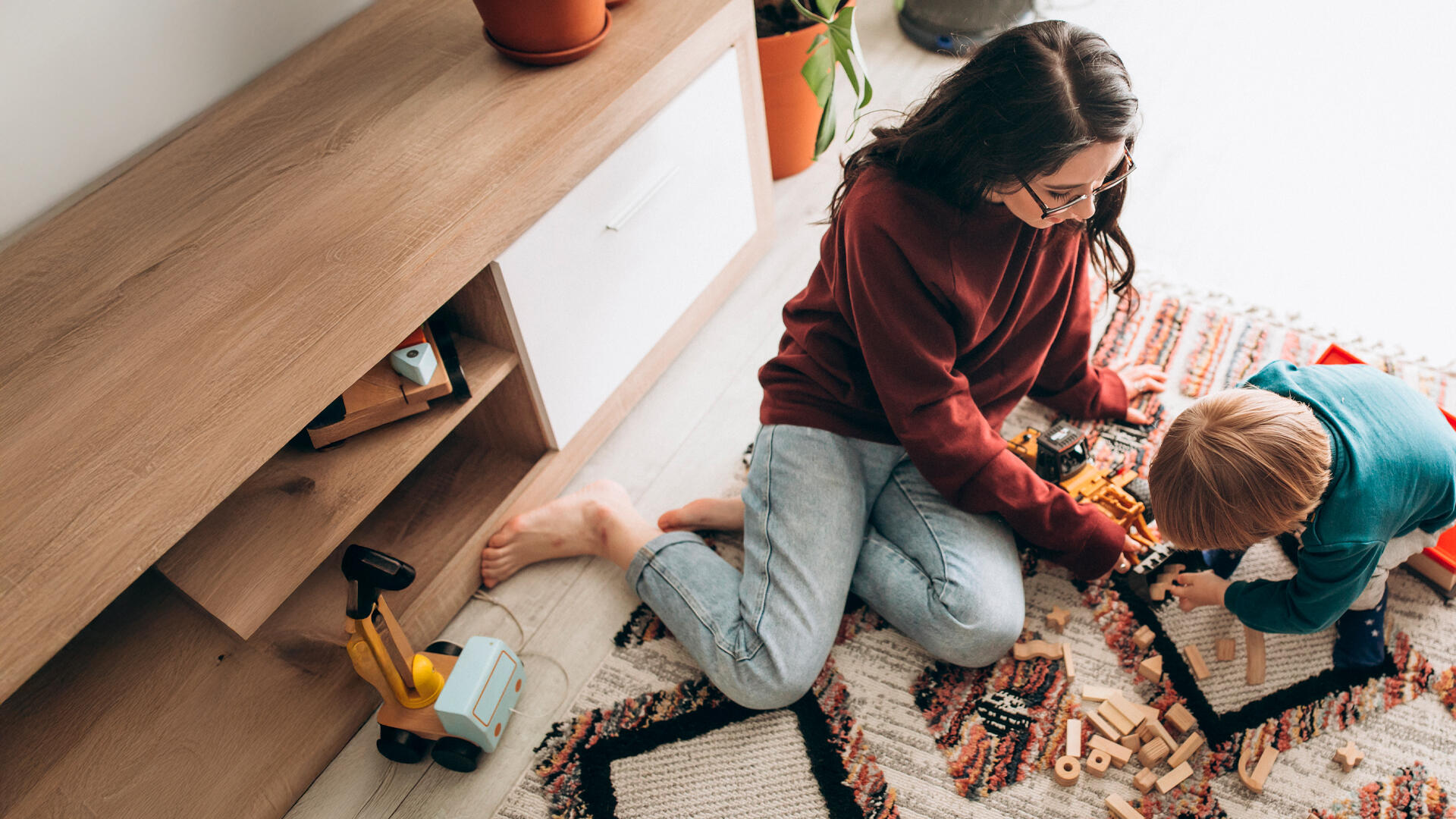 Educación consciente y autonomía infantil: cómo aplicar el método Montessori en casa.