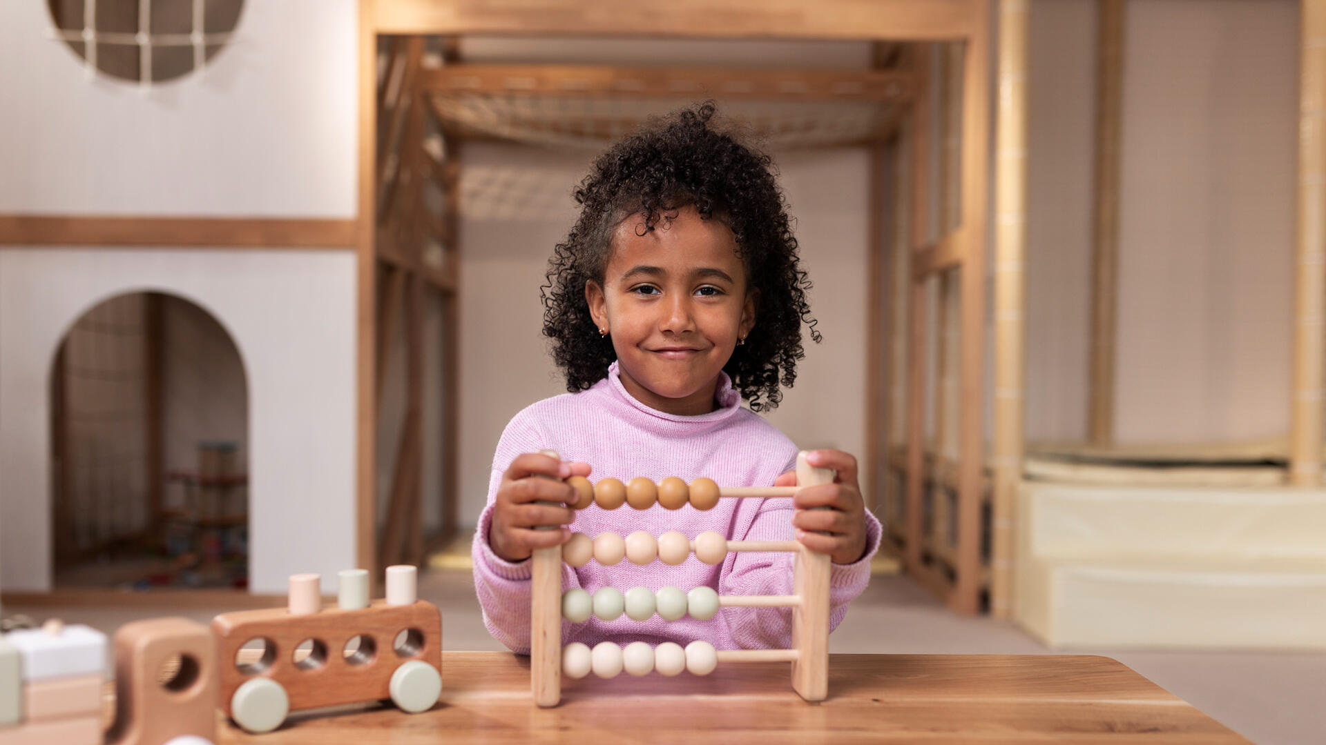 Guía Montessori para padres en casa: implementando actividades Montessori en ambiente doméstico.