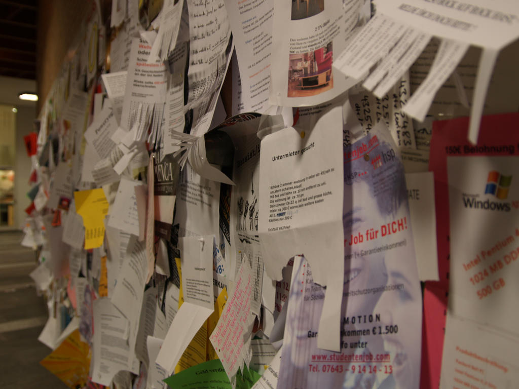 Im prä-digitalen Zeitalter waren Aushänge entscheidend bei der Lehrersuche
