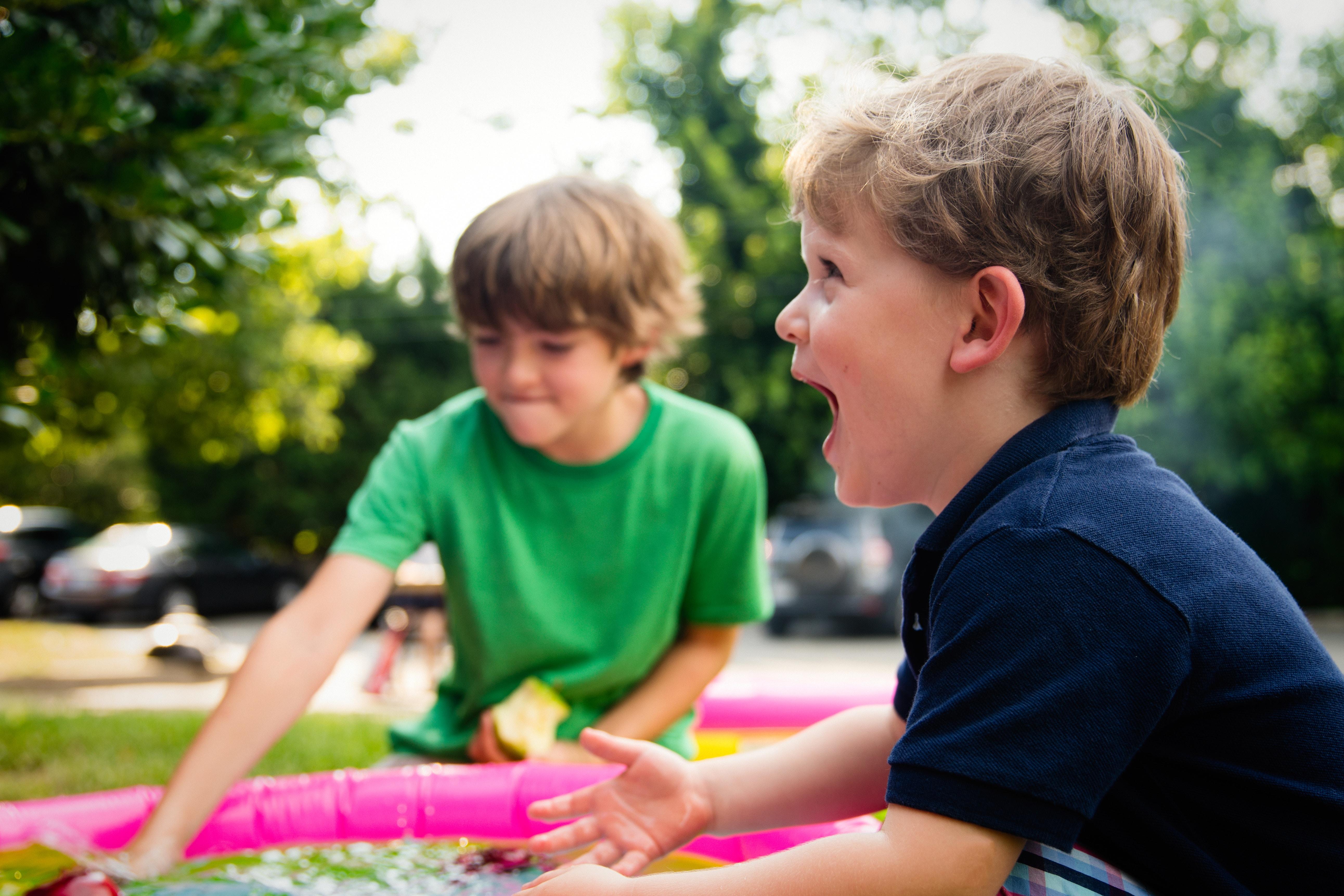 Mit Spielen lernen Kinder viele neue Wörter.