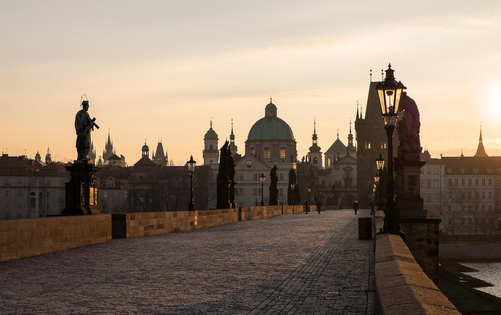 Und, Lust in Prag Nachhilfe zu geben?
