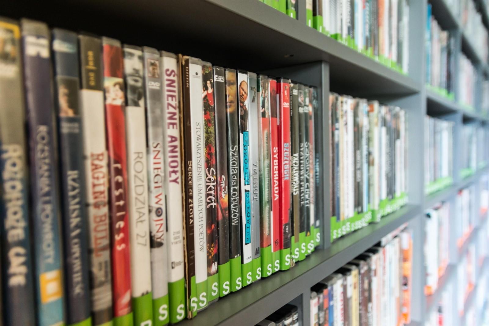 In einem Regal stehen viele DVD´s. Was ist denn Dein Lieblingsfilm?