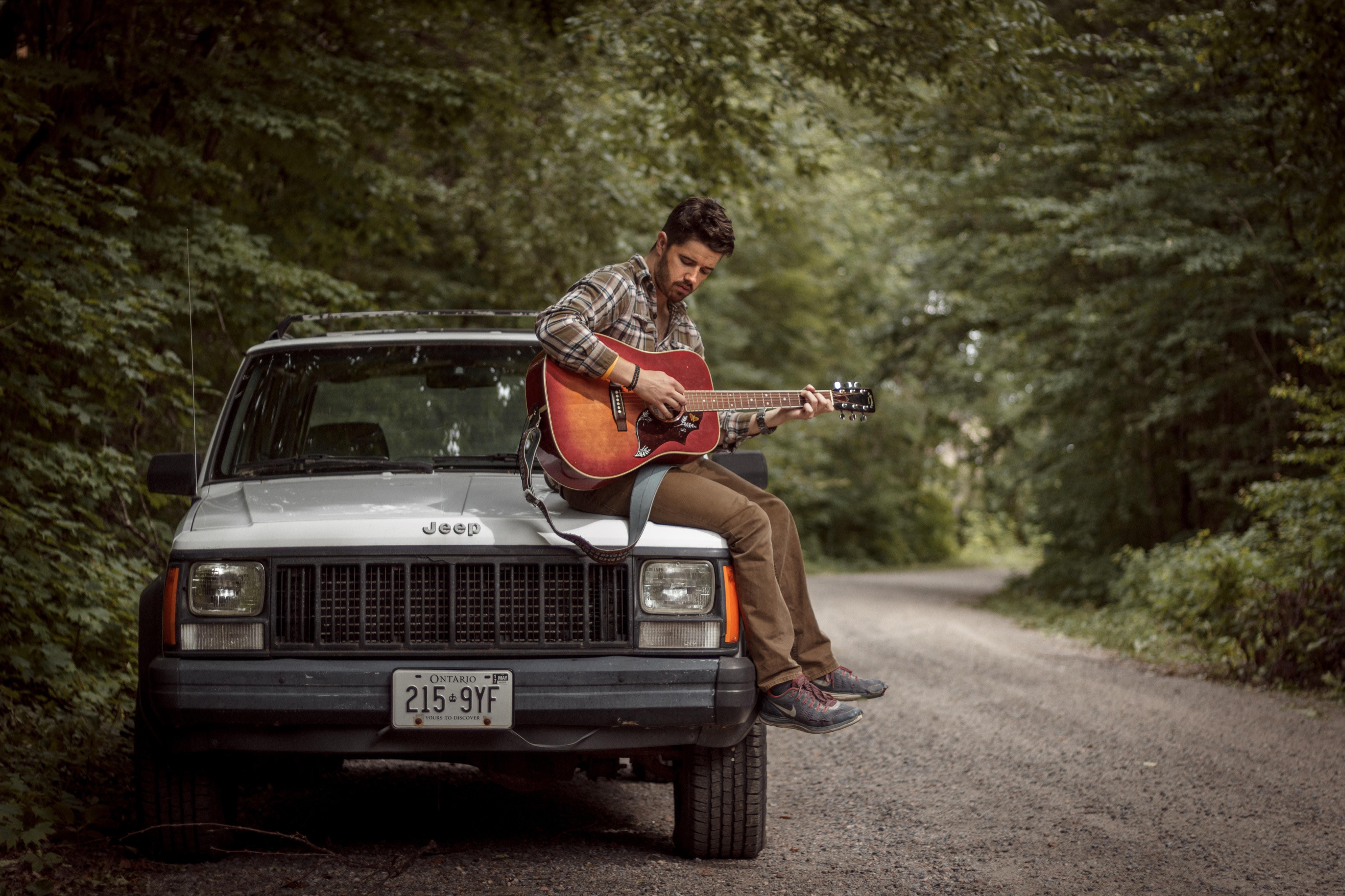 Für Anfänger eignet sich die klassische Gitarre am besten!