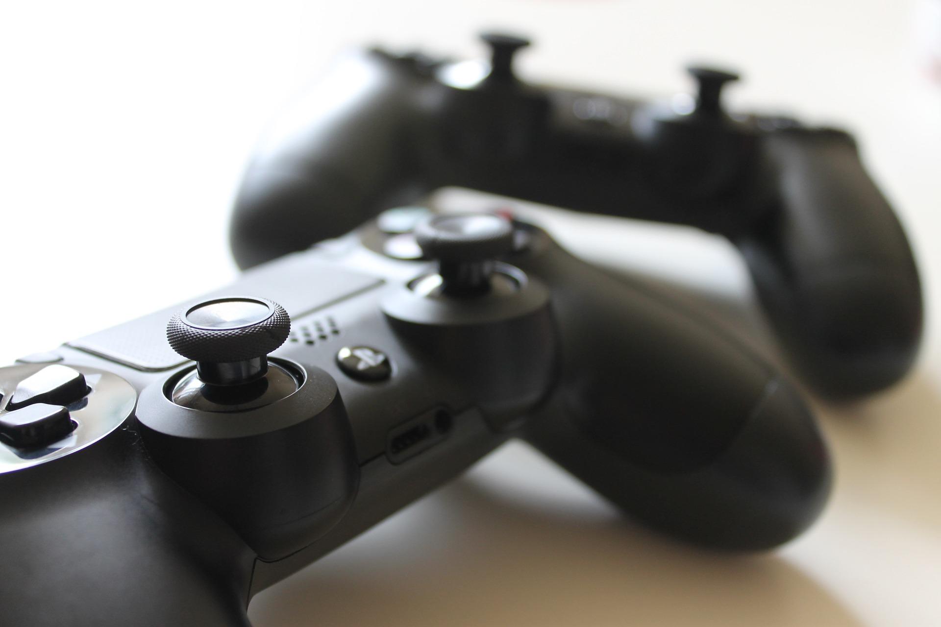 Auch mit Playstation und Co. könnt Ihr Gitarre lernen