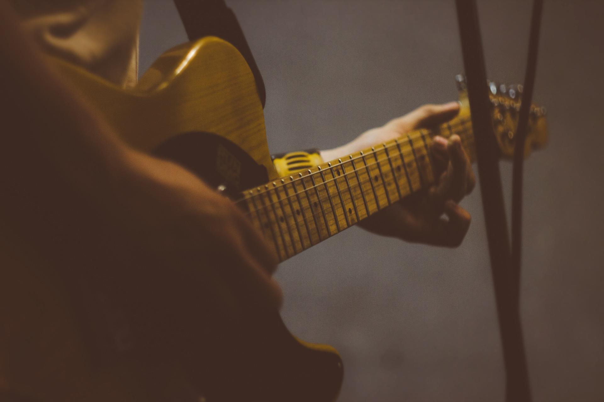 Mit Superprof zum Gitarrenstar - lest Euch durch unsere Artikel!