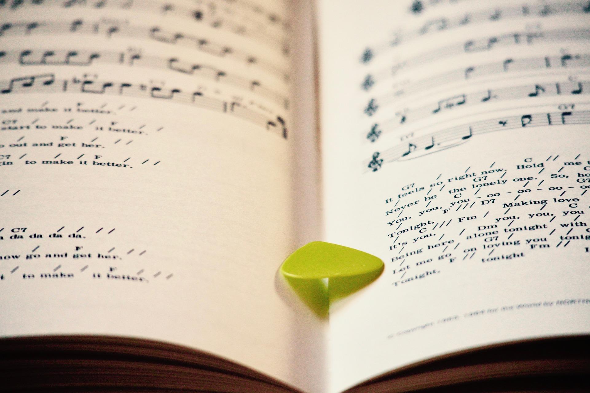 Ihr wollt Gitarre spielen und Noten lesen können?