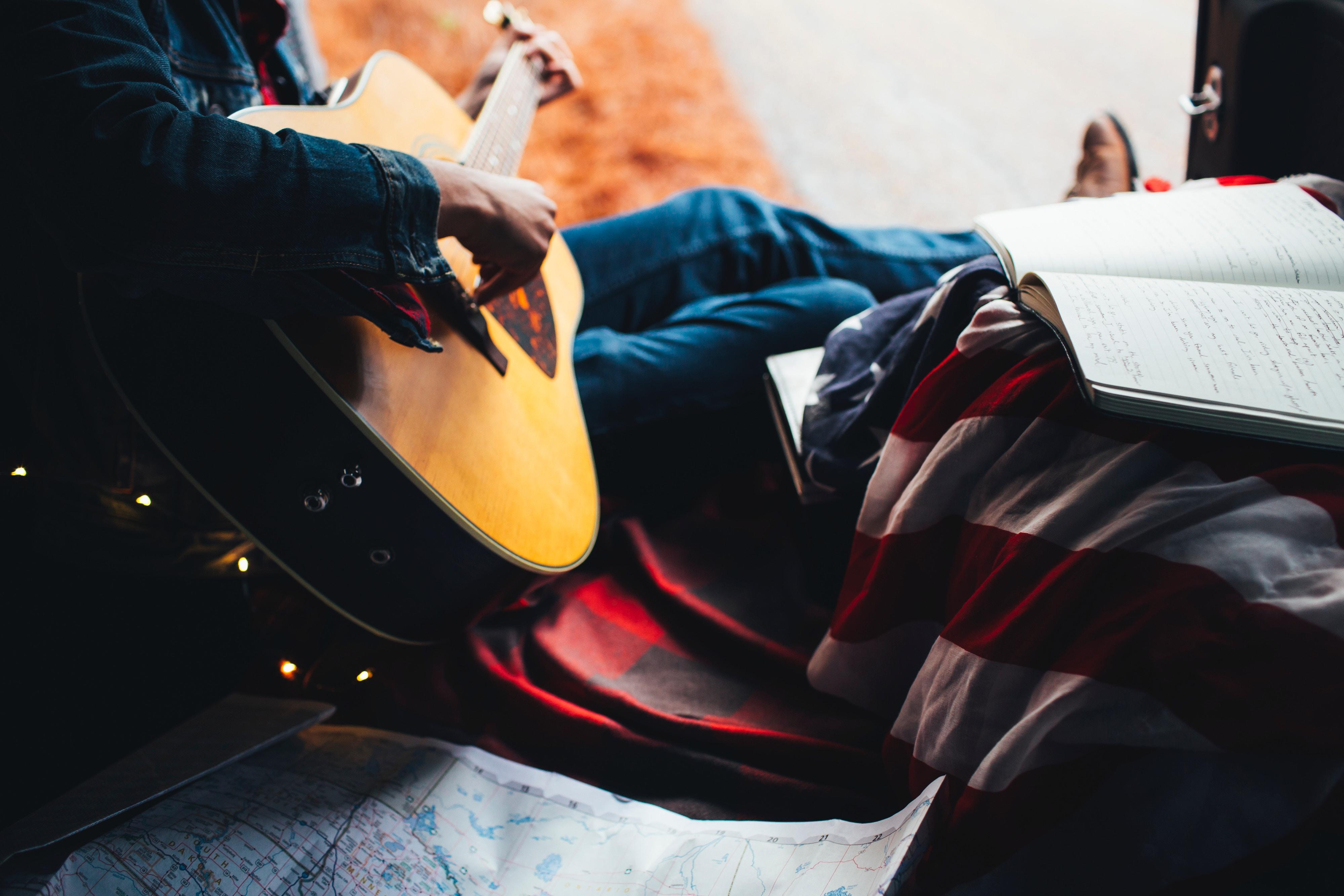 Gitarre Lernen mit einem Privatlehrer - eine Option, die rasche Fortschritte verspricht!