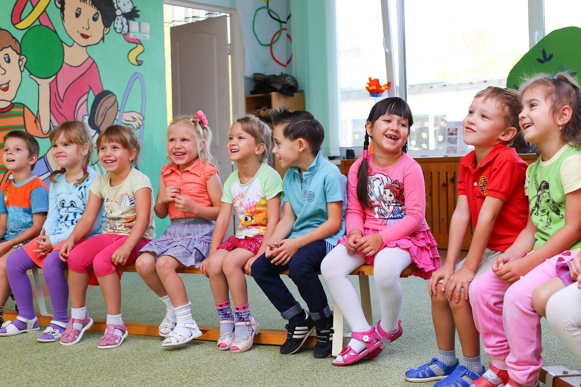 Im Kindergartenalter lernen Kinder schnell und mühelos andere Sprachen.