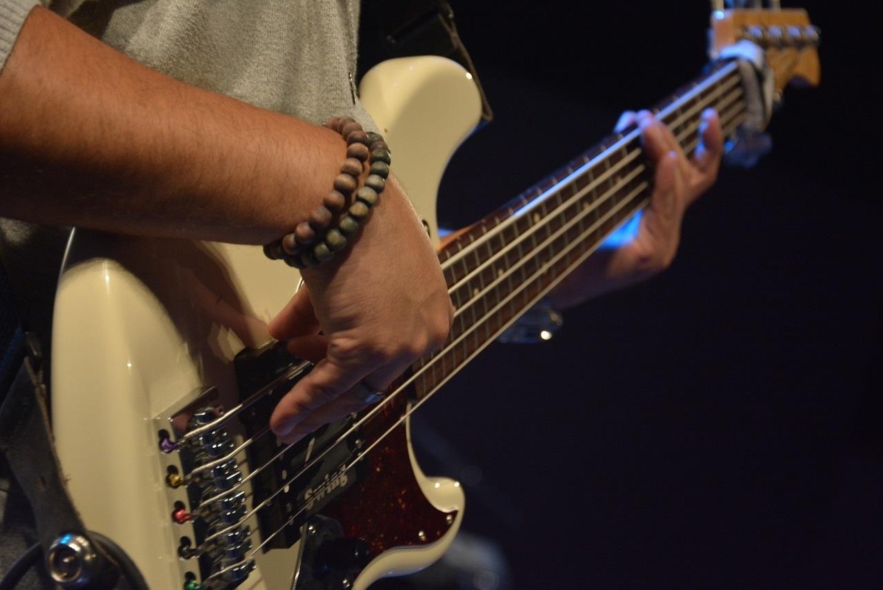 Es ist vor allem wichtig, beim Lernen anfangs die Finger zu trainieren. Nur so könnt Ihr es auf der Gitarre weit bringen.