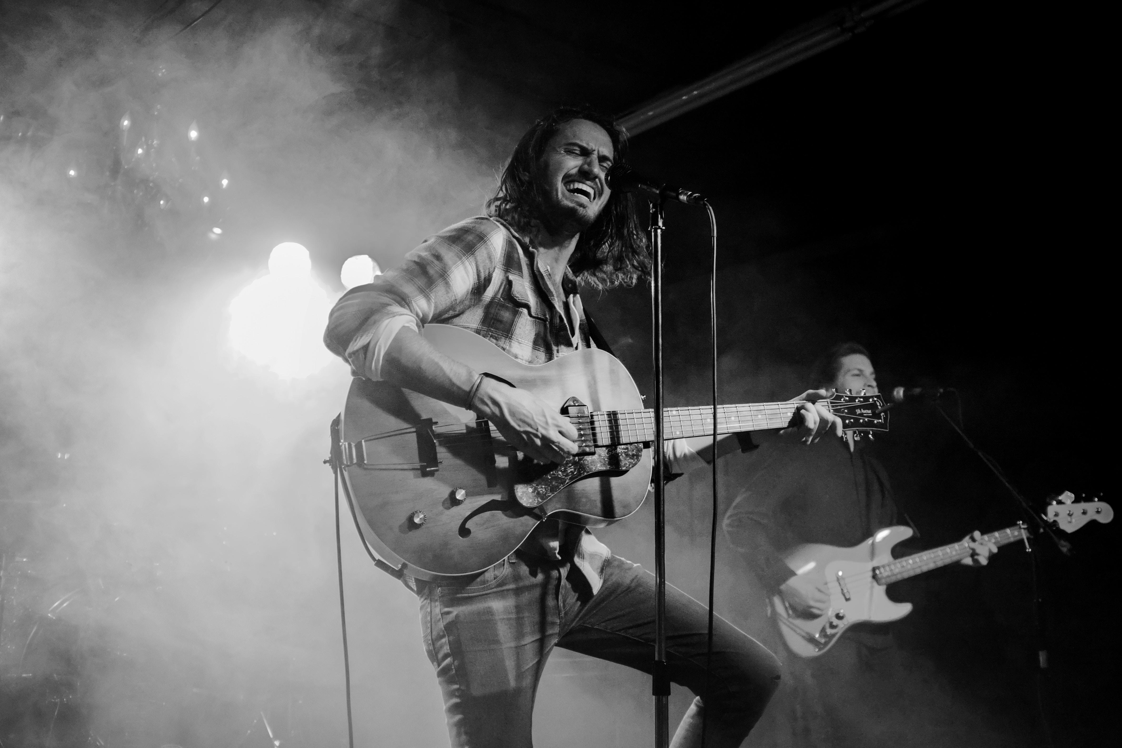 Viele wollen Gitarre lernen, um in Bands zu spielen!