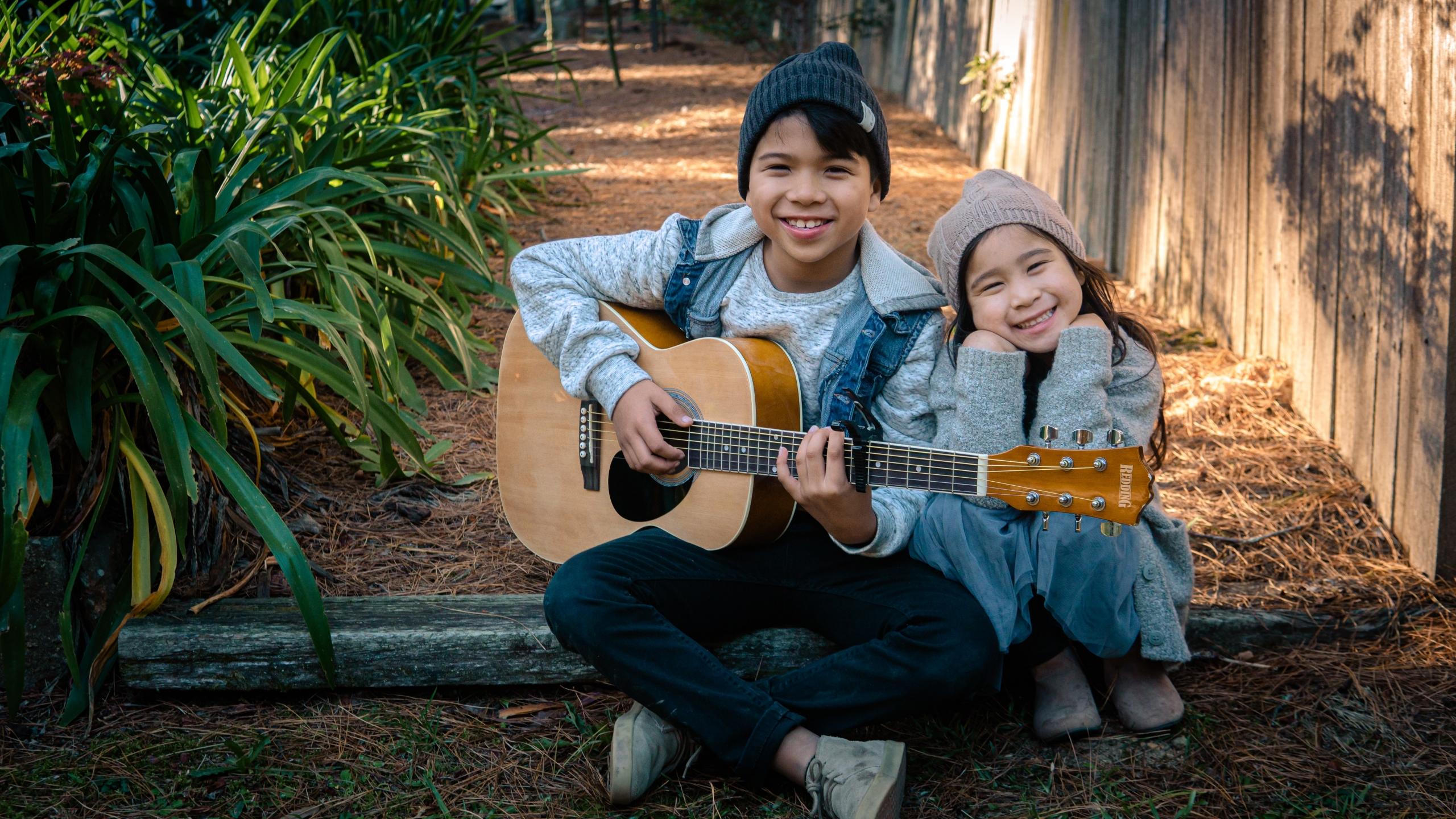 Kindergitarren sind meistens klassische Gitarren.