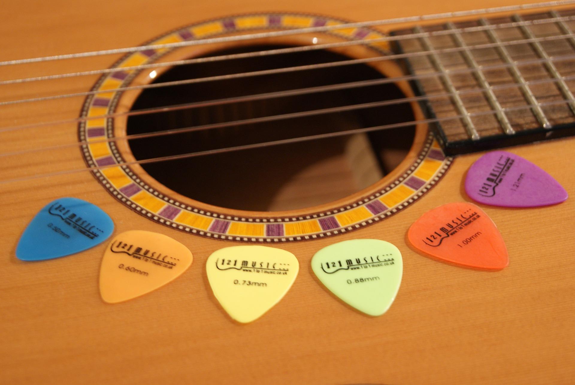 Welches Zubehör braucht Ihr zum Gitarre Spielen?