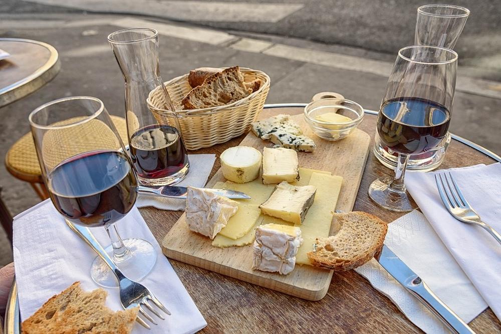 Habt Ihr Lust, nicht nur die Französische Kultur sondern auch Frankreichs Gastronomie kennenzulernen? Unsere Sprachlehrer helfen Euch, die notwendigen Grundkenntnisse in Französisch zu erwerben.
