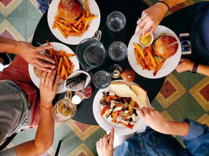 Ungesunde Ernährung, wenig Bewegung: So essen wir uns krank!
