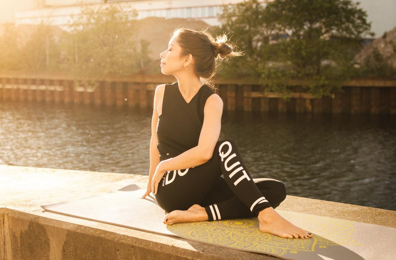 Welche Yoga Übungen helfen bei Arthrose?