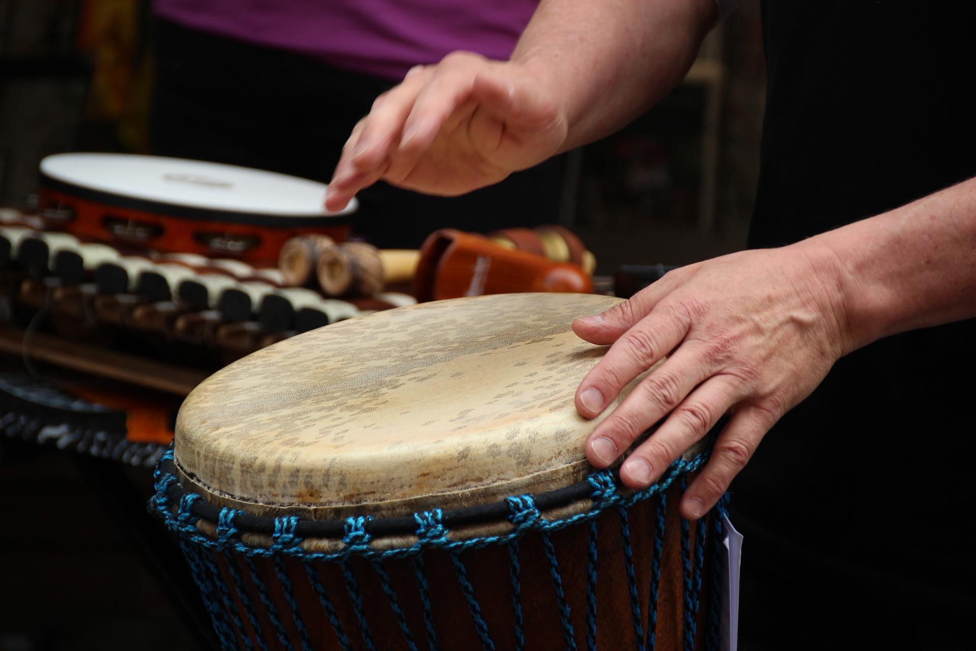 Wer viel Klavier übt, der wird bald ein gutes Rhythmus-Gefühl entwickeln