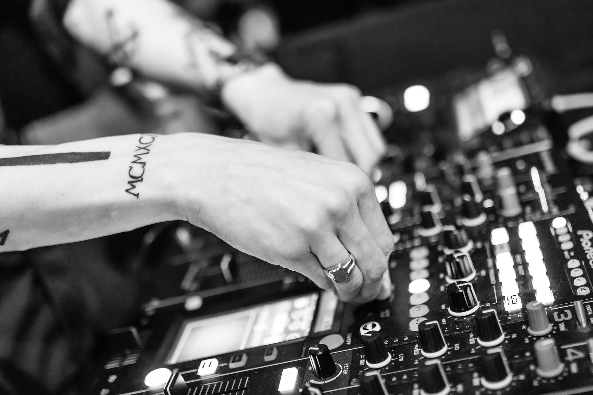Wie kann man Techno auf dem Klavier spielen?