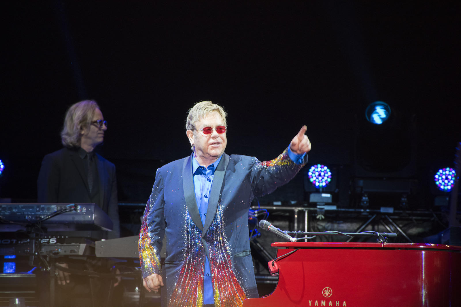 Elton John's Bühnenpräsenz ist legendär.