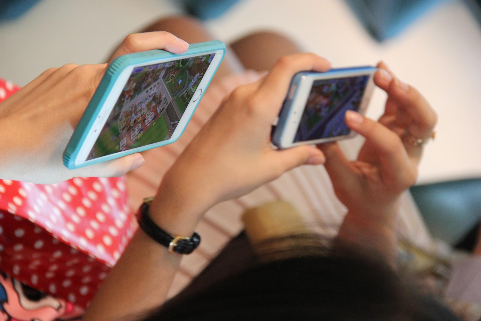 Per Smartphone-App kann man spielerisch Piano lernen.