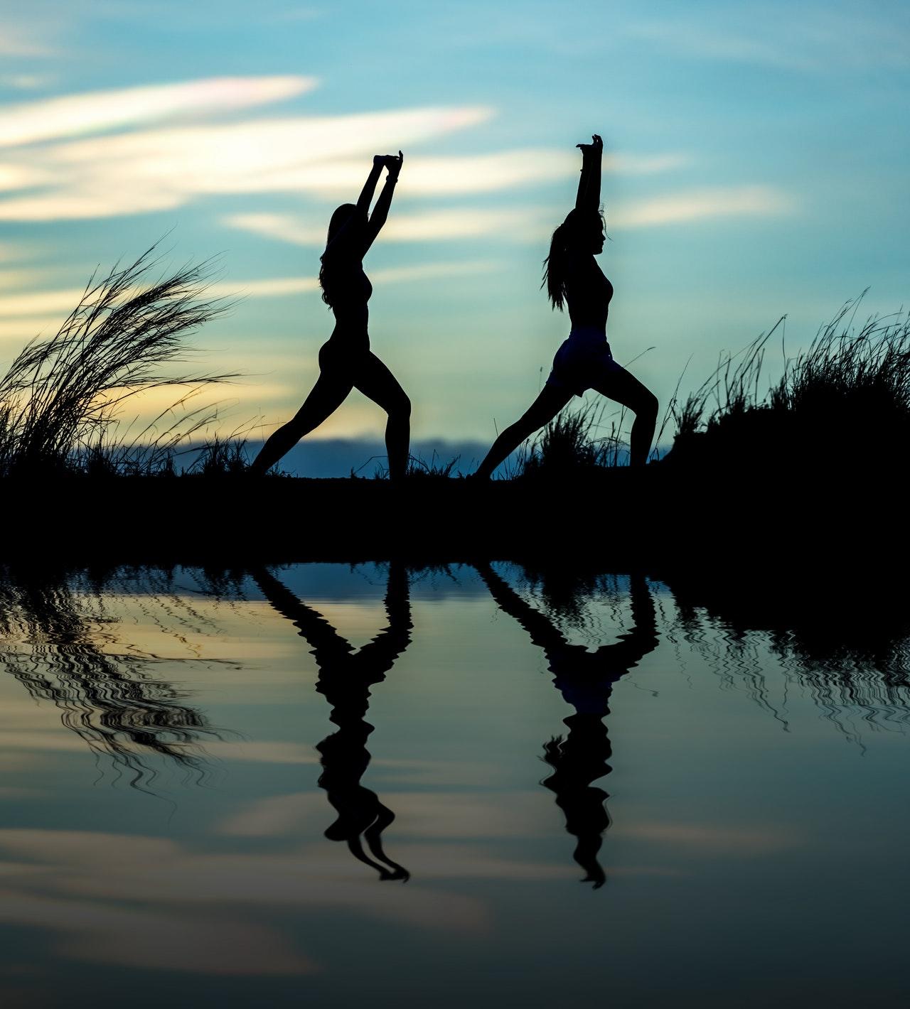 Wo kann man sich zum Yogalehrer ausbilden lassen?