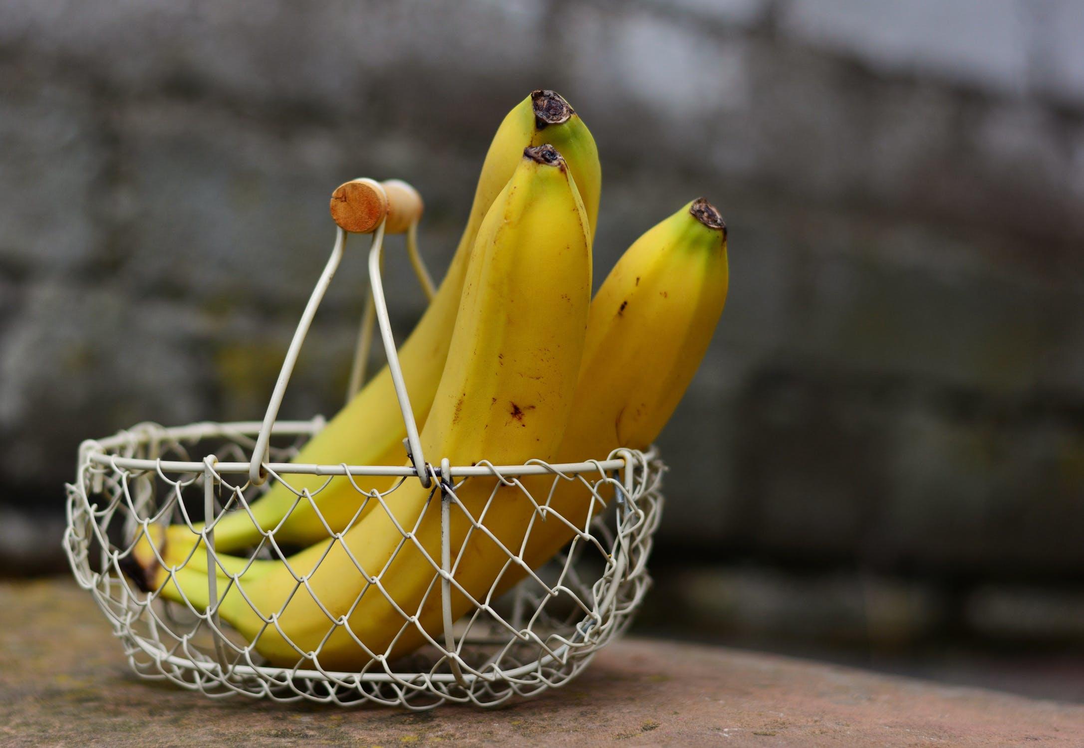 Sportler schwören dank ihrer wertvollen Inhaltsstoffe auf Bananen.