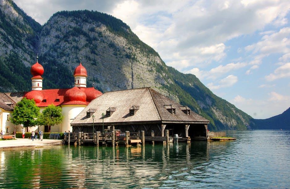 Beim Reisen in Deutschland kannst Du die wunderschöne Landschaft entdecken.