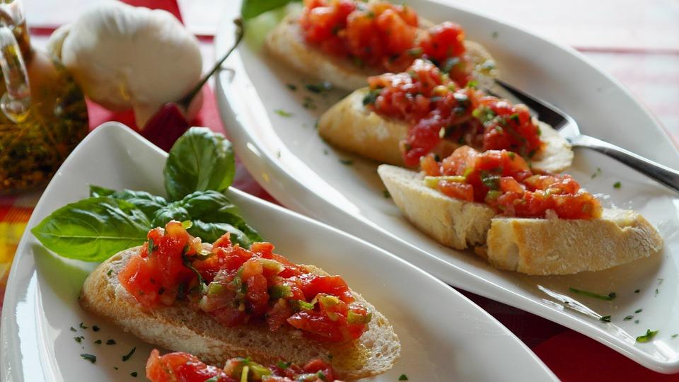 Die Bruschetta ist nur eins der köstlichen Antipasti.