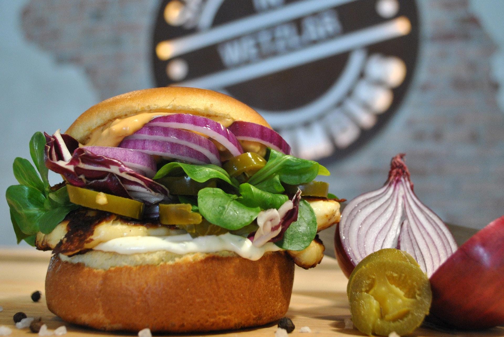 Gesunde vegetarische Köstlichkeit: der vegetarische Monkey Burger kommt sogar bei Nicht-Vegetariern an.
