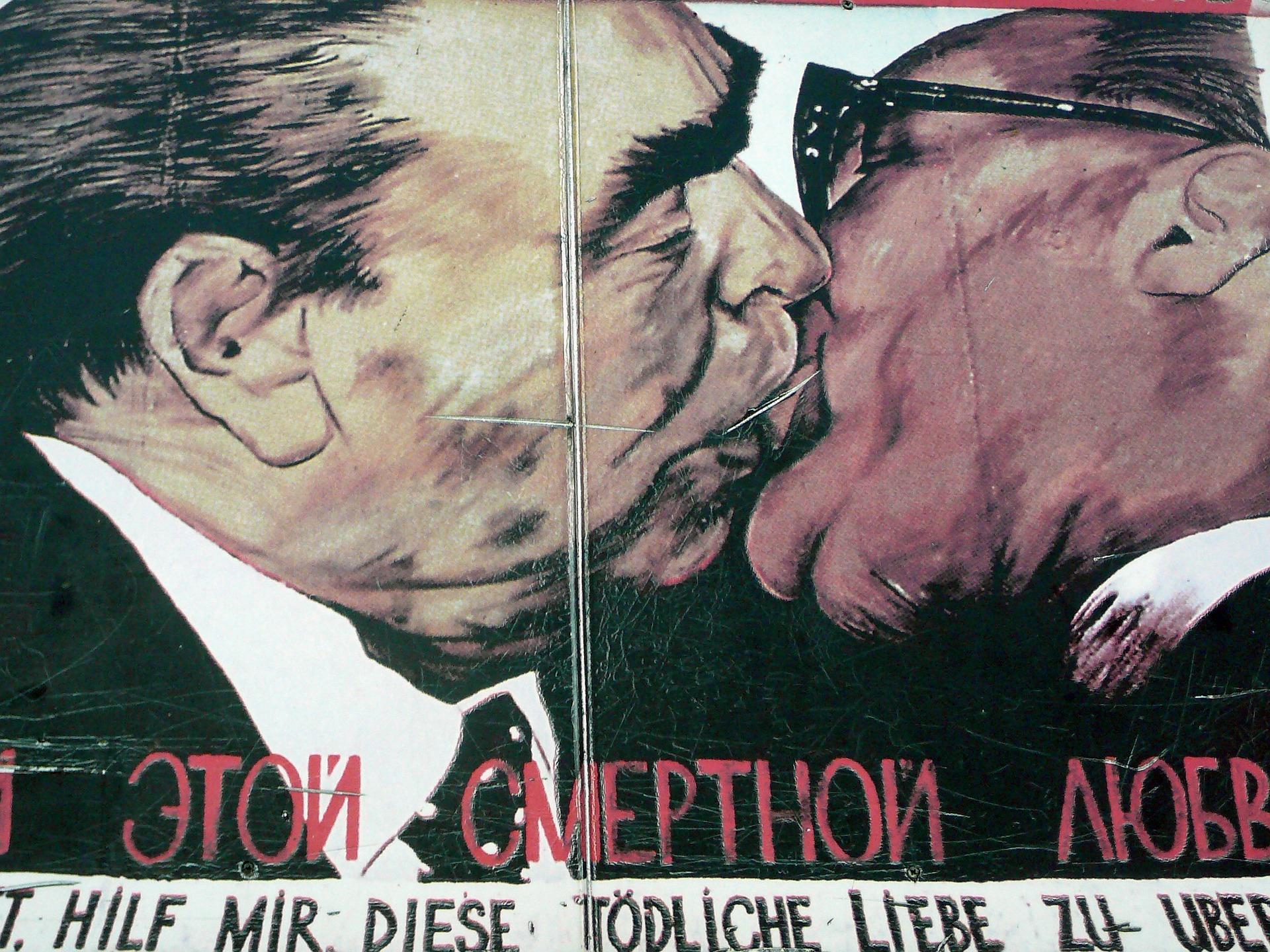 Kennt Ihr das bekannte Bild an der Berliner Mauer?