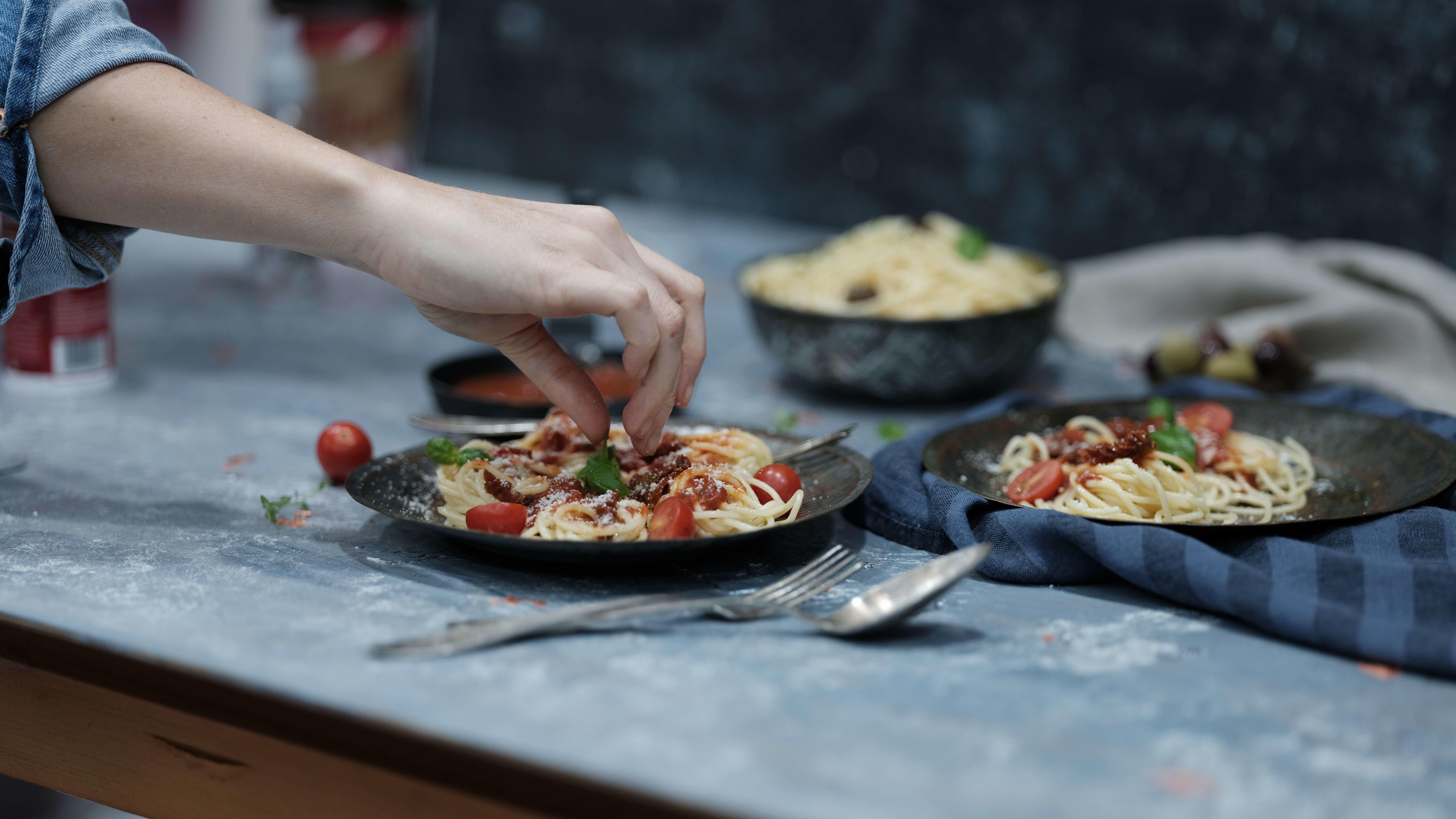 Für Nudeln gibt es 1000 vegane Rezepte mit den unterschiedlichsten Soßen und Zubereitungen.