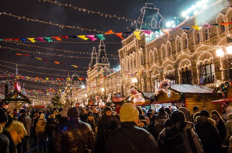 Auf dem Roten Platz in Moskau ist immer viel los.