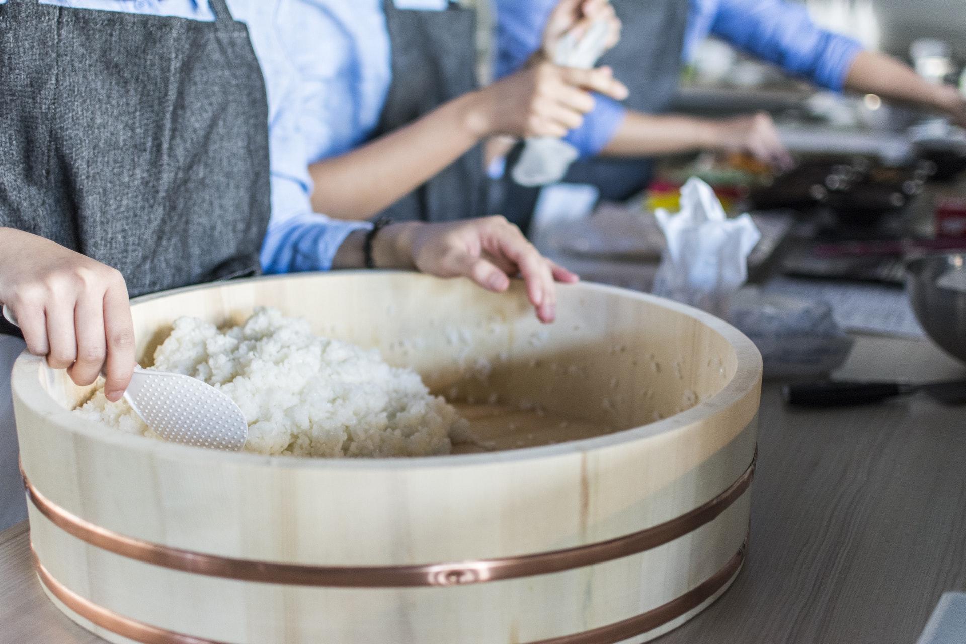 Ist Dir auch schon aufgefallen, dass Sushi Reis eine bestimmte Konsistenz hat?