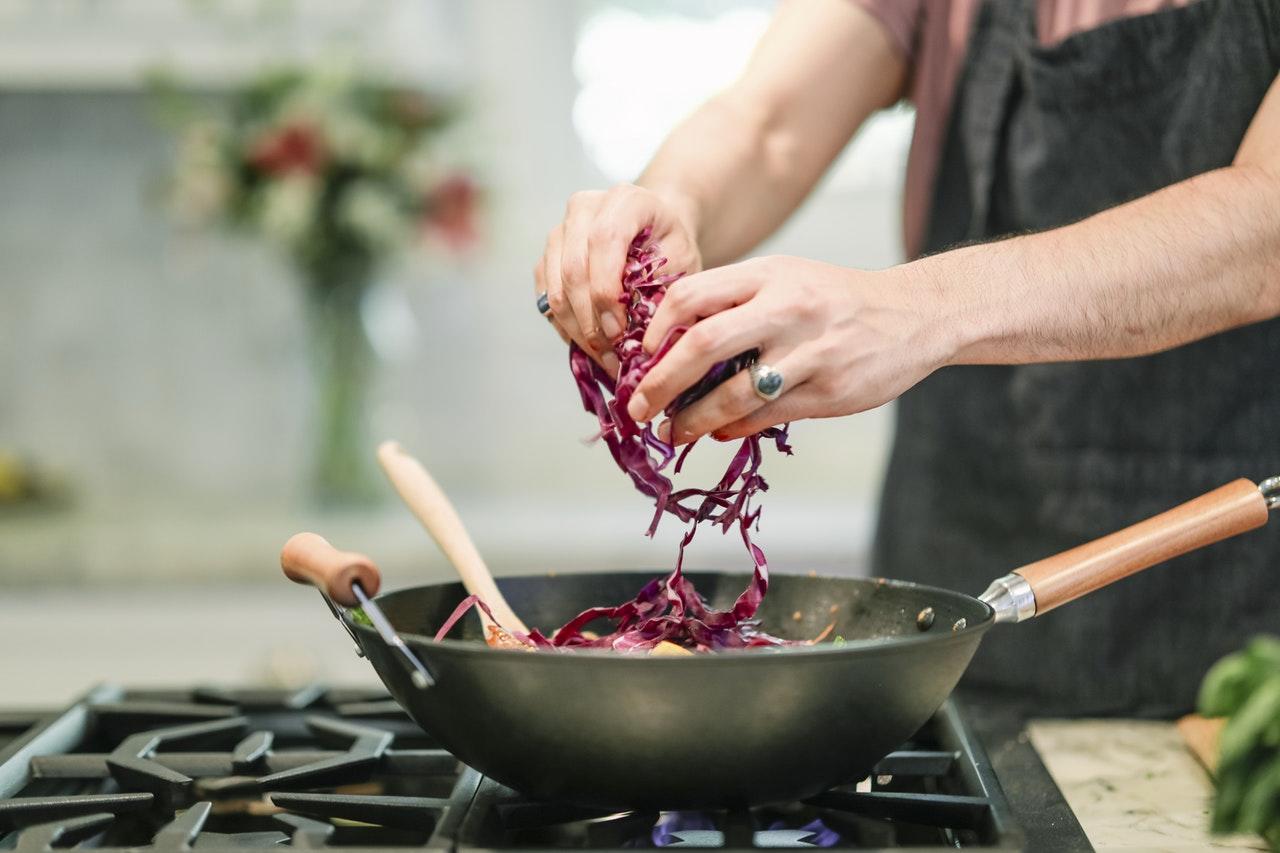 In Kochkursen in Berlin finden sich immer mehr vegetarische und vegane Menüs.