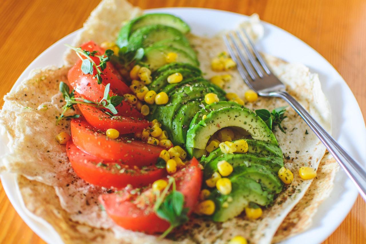 Vegan Kochen - ganz ohne Kochen! Das geht auch mit veganen Wraps.
