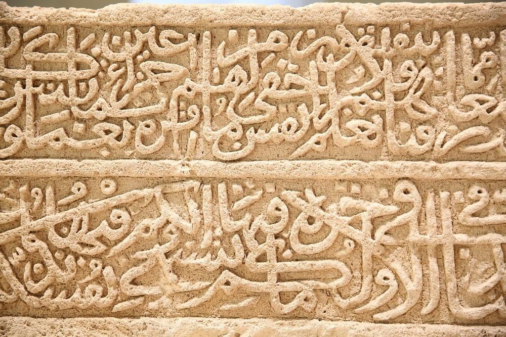Warum wird arabisch in entgegengesetzter Richtung geschrieben?