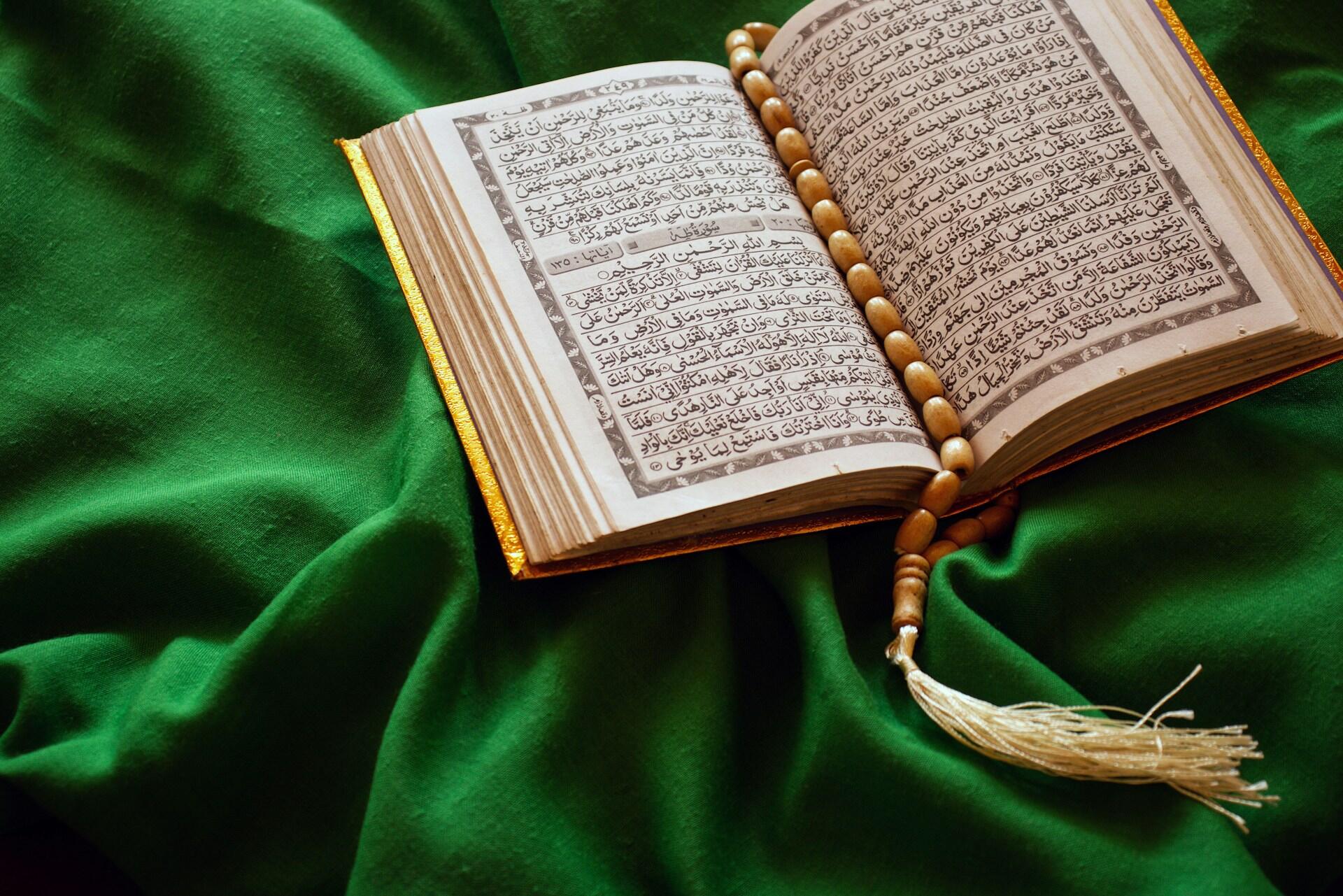 Koran in arabischer Schrift