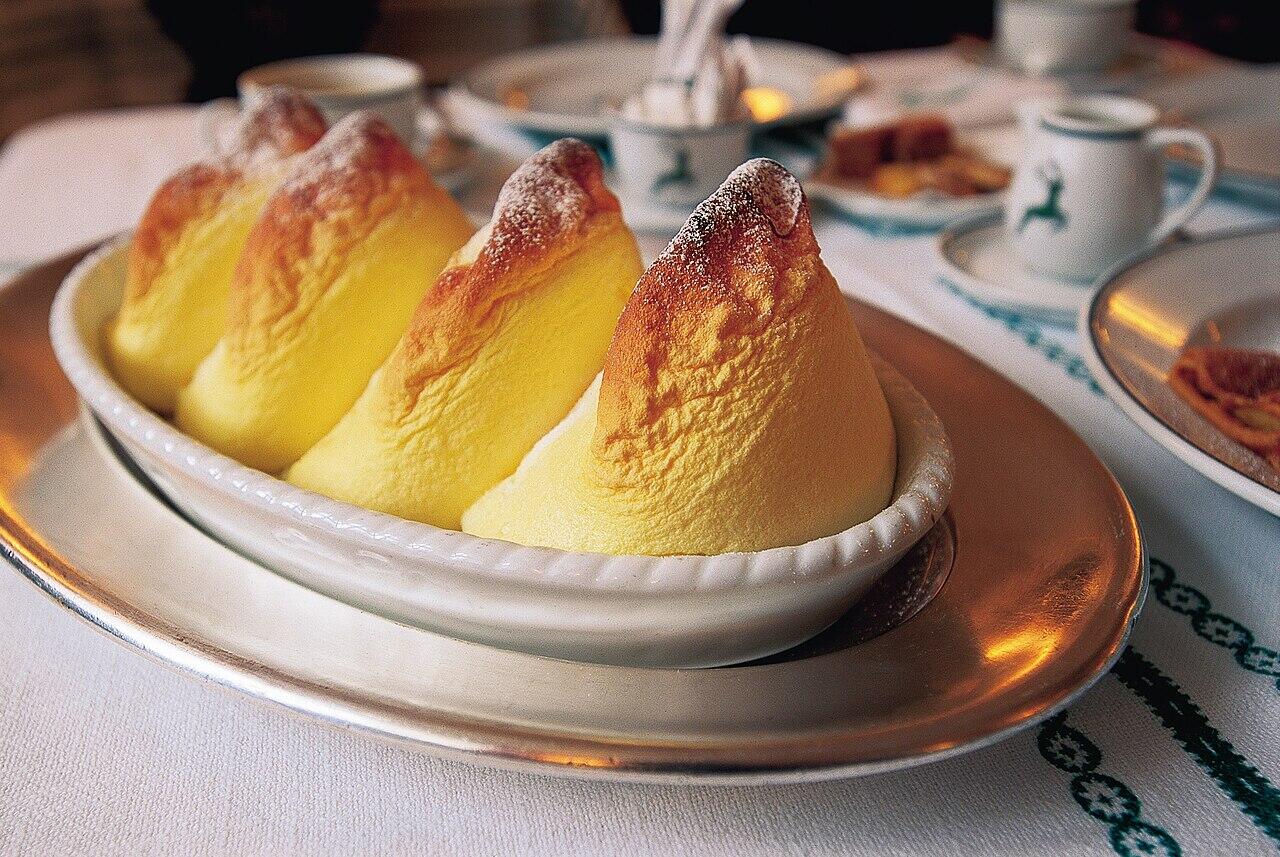 Vier Salzburger Nockerl in einer Form